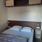 Chalet Zecamping 3 Etoiles Toboggans Et Piscine Massillargues-Attuech