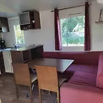 Zecamping 3 Etoiles Toboggans Et Piscine Chalet