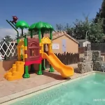 Zecamping 3 Etoiles Toboggans Et Piscine Chalet Massillargues-Attuech