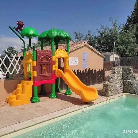 Zecamping 3 Etoiles Toboggans Et Piscine Horská chata *