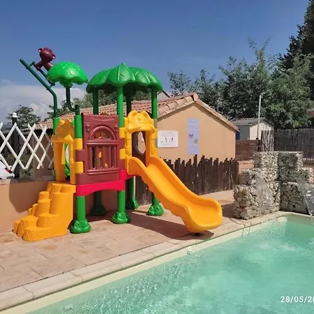 Zecamping 3 Etoiles Toboggans Et Piscine Chalet Massillargues-Attuech