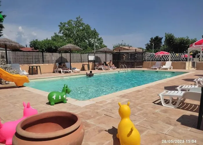 3 Etoiles - Piscine - Eebicc * Massillargues-Attuech