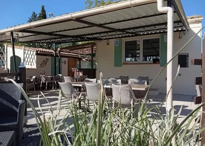 3 Etoiles - Piscine - Eebicc Dağ evi